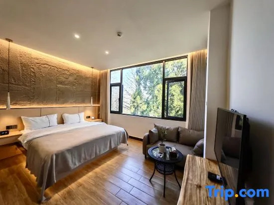 Tengchong Feather Lodge Inn