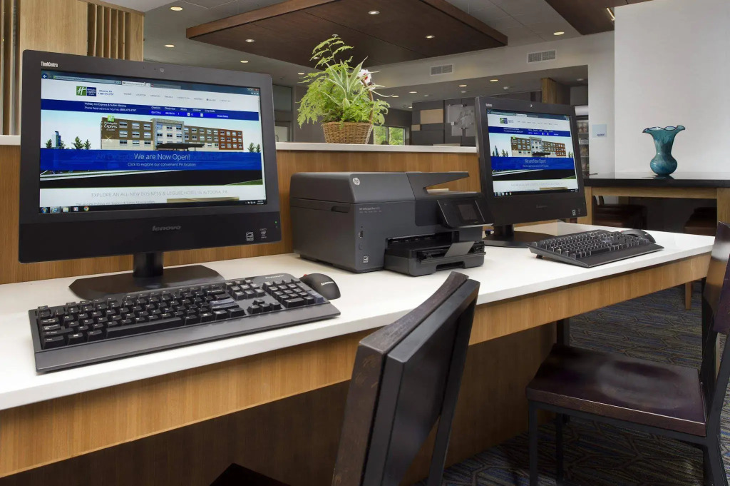 Holiday Inn Express & Suites Altoona by IHG