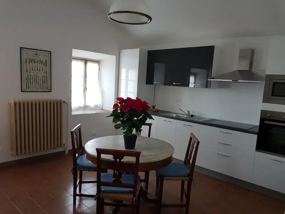 Apartment in a 19th Century Building, in the Hills With Stunning Views, Wifi