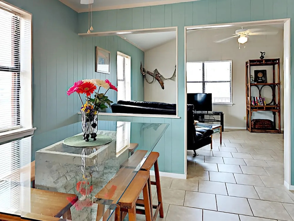 Loki Upper - One Bedroom Bungalow