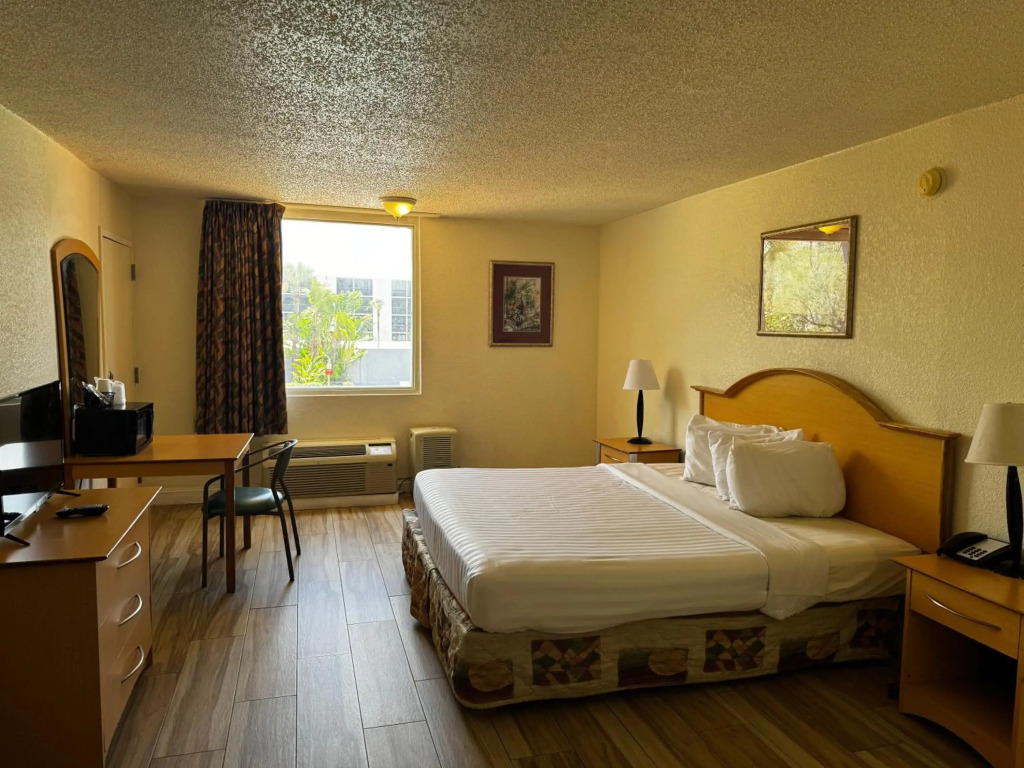 Monumental Movieland Hotel