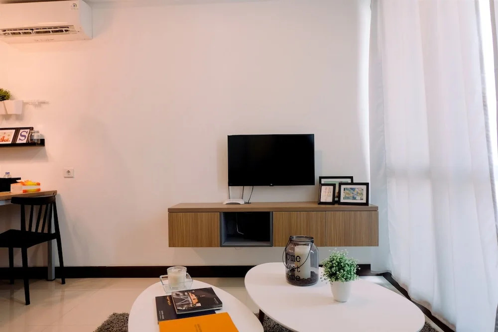 Modern Looks And Homey 2br Gallery West Apartment