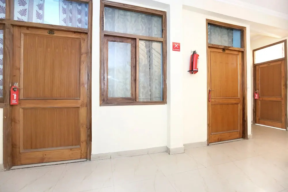 OYO 10463 Hotel Paras