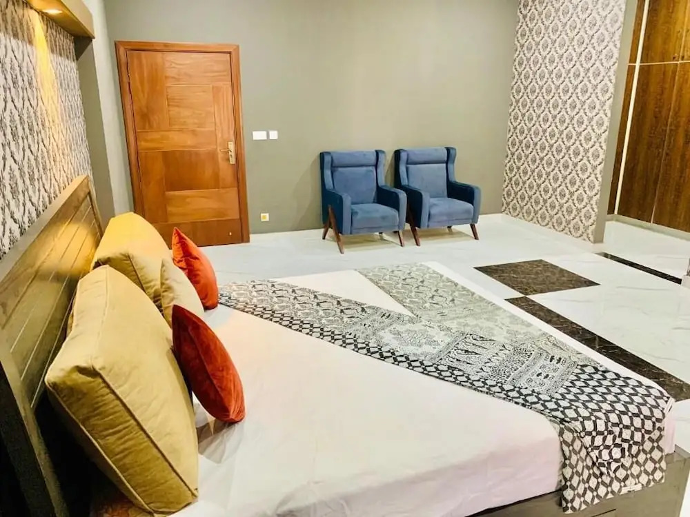 New Airport Lodge