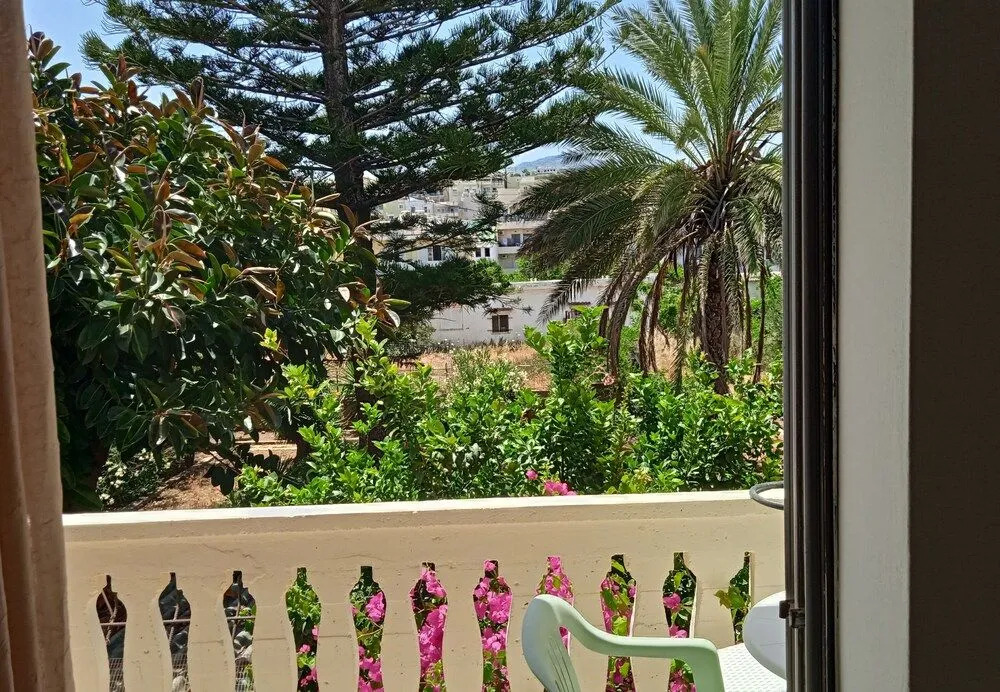 Neda Studios & Apartments
