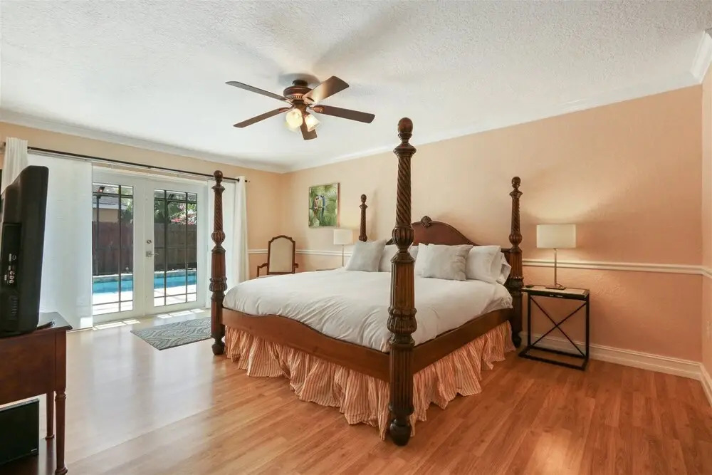Golden Tropics 30 Minutes From Superbowl 2020 Pool Fenced Backyard