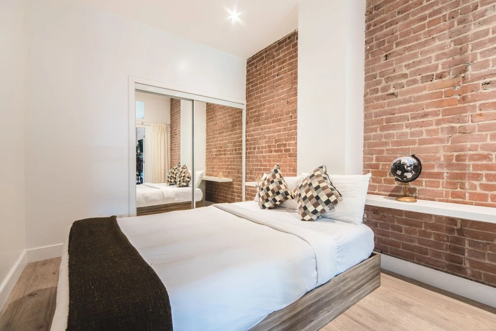LikeAHotel-Ste Catherine/Downtown Montreal