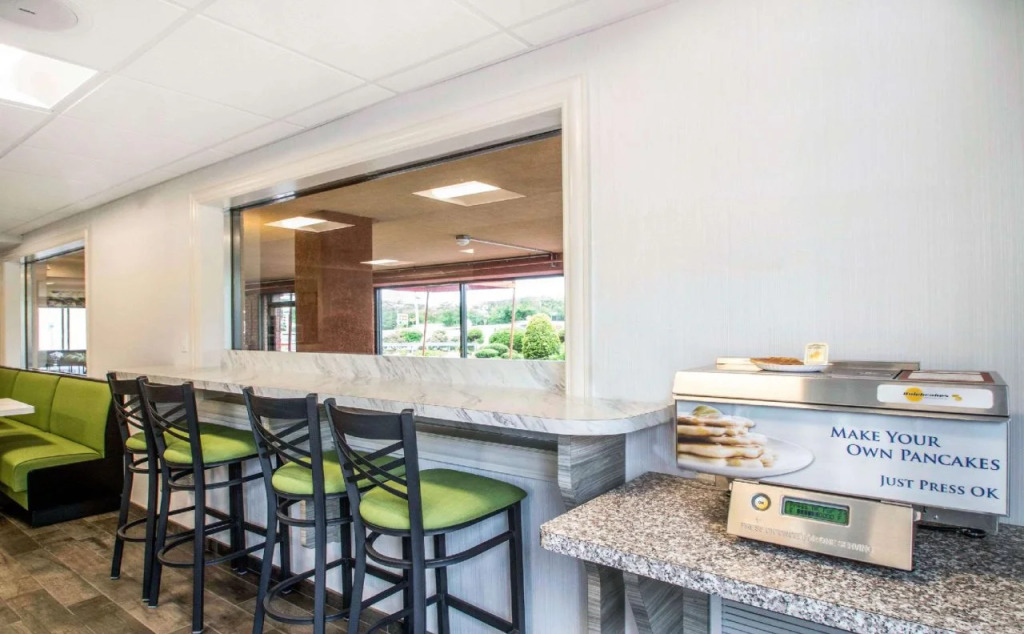 Econo Lodge Hicksville - Long Island