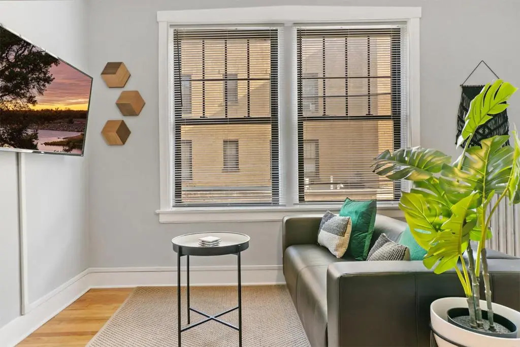 Comfy 1BR walk to Wellington 20min to Downtown