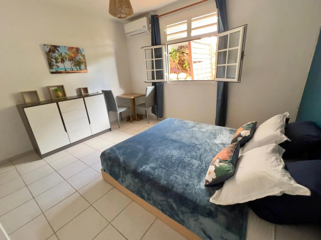 Villa T3 duplex paisible avec piscine et vue mer,rocher du diamant