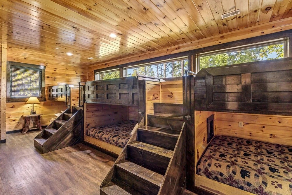 The Big Oak Lodge 16 Bedroom Home by Redawning