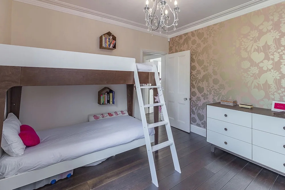 Veeve  Stylish 4 Bed Family Home On Lisburne Road Hampstead