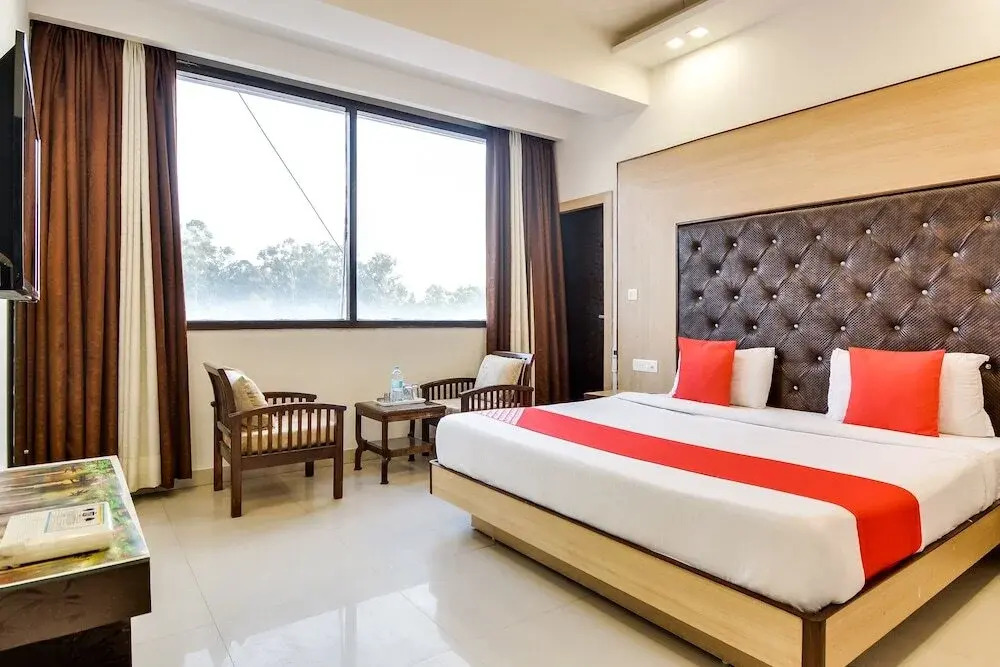 Hotel Purple Residency by OYO Rooms