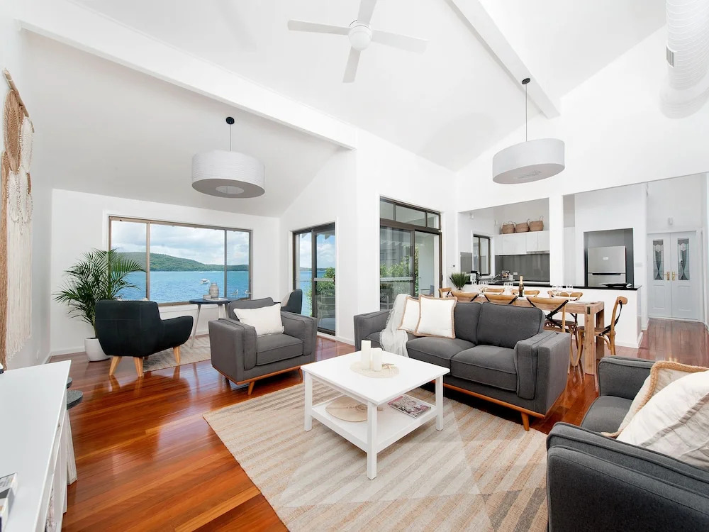 Baywatch - Beachfront Bliss Executive Home