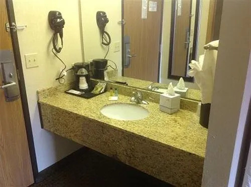 Rodeway Inn & Suites