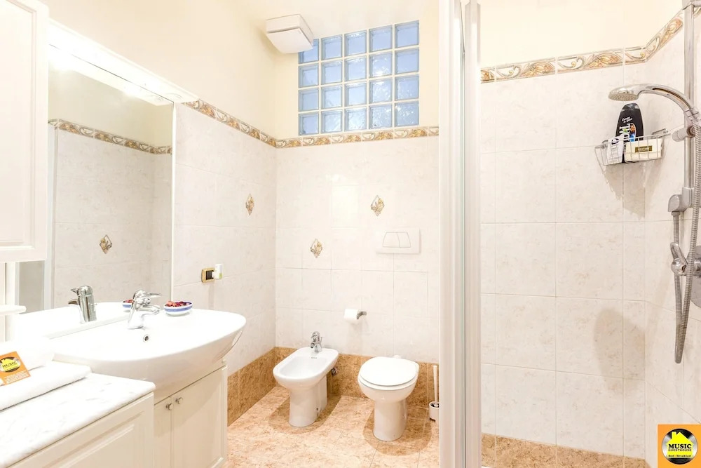 Apartment with 3 Bedrooms in Roma, with Wonderful City View And Wifi - 10 Km From the Beach