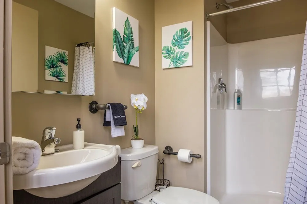 1 & 2 BR Apts w/ Gym, WiFi & Laundry by Frontdesk