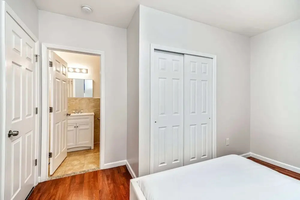 A Touch of Blue! Stylish 2BD Next to Reading Terminal Market