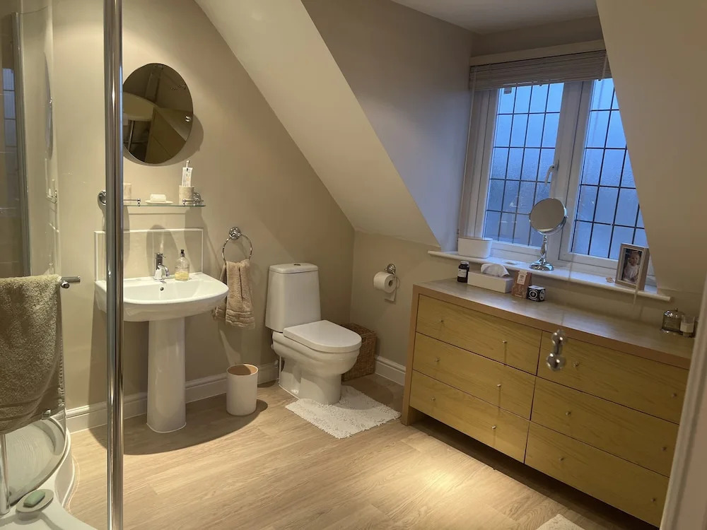 Remarkable 3-bed House in Netley Abbey Southampton