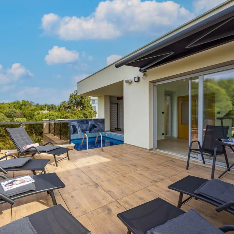 Villa Palma - seaside luxury villa for 6 person