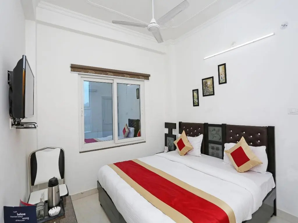 SS Hotel By OYO Rooms