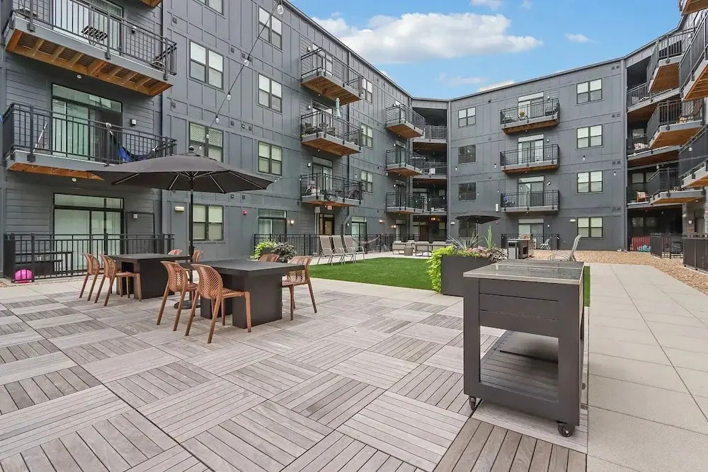 Landing Apartments near IU Health