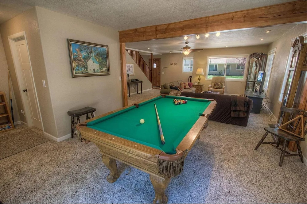 Corner Pocket Chalet