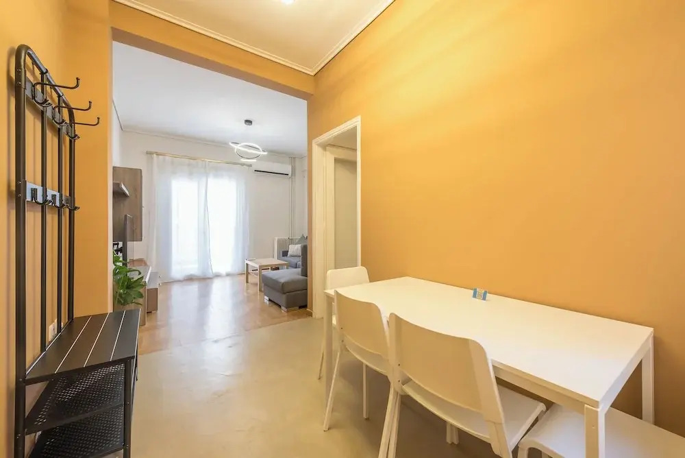 Stylish 2 Bd Urban Retreat Near Panormou