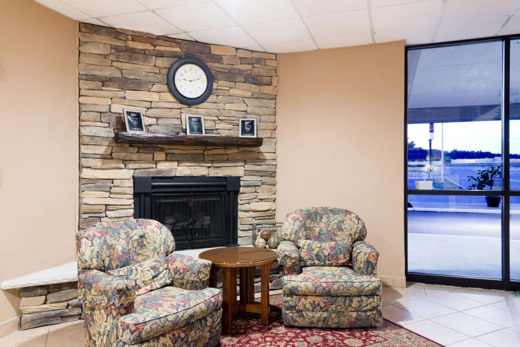 Ramada by Wyndham Watertown Thousand