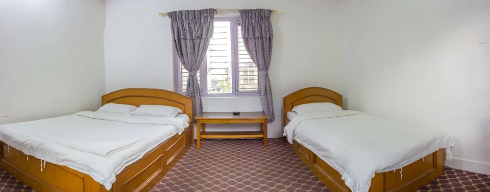 Giri Guest House