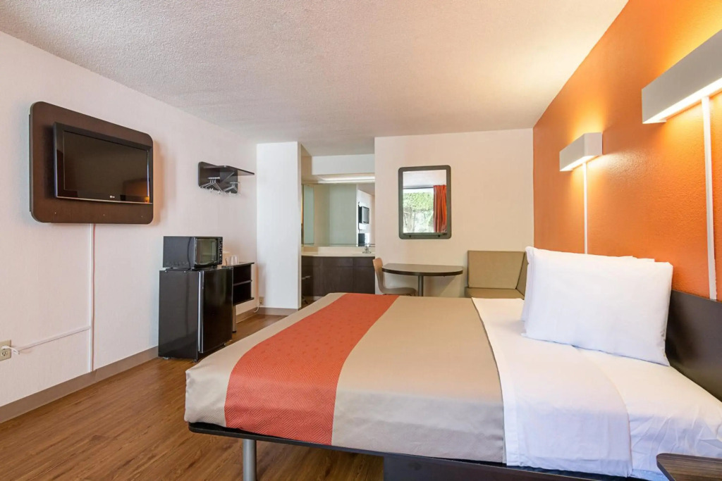 Motel 6-Newnan, GA