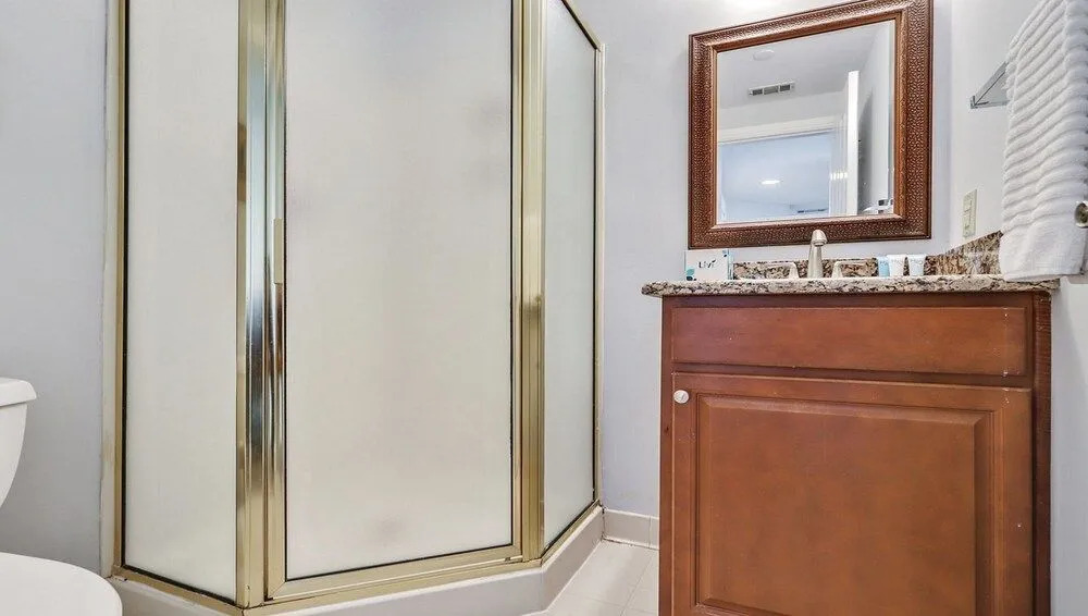 302 Windsor 1 Bedroom 2 Bathrooms Condo