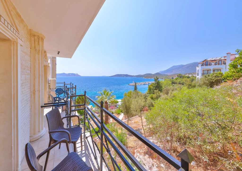 Hera Hotel