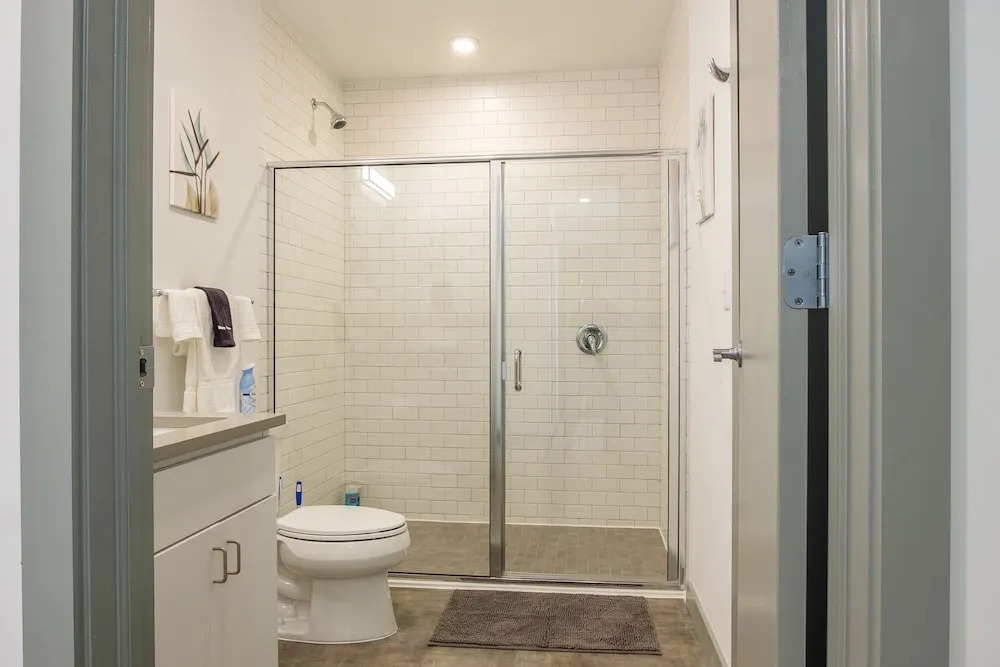Modern Downtown Apartments by Frontdesk