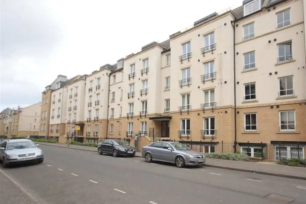 Homely 2 Bedroom Flat Close to Central Edinburgh