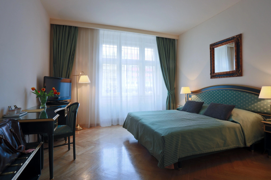 Elysee Hotel
