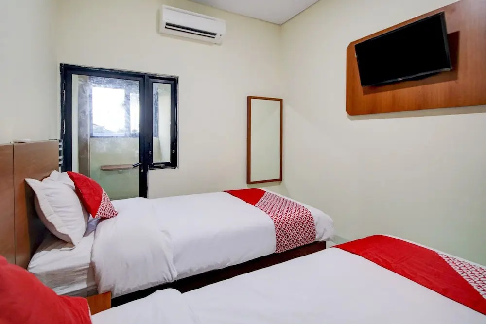Hotel O SeanS Residence Mansyur Near Universitas Sumatra Utara