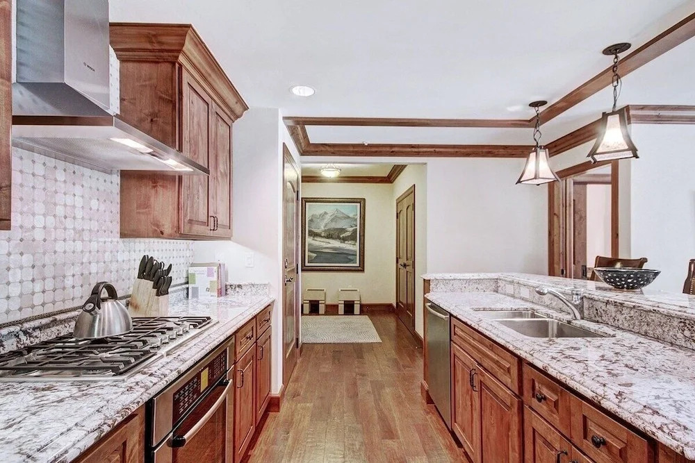 Ritz Carlton Vail #200 3 Bedroom Condo by RedAwning