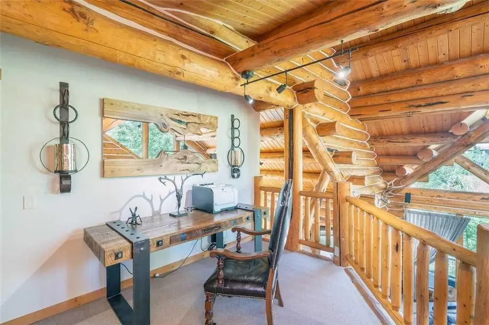Slopeside Lodge
