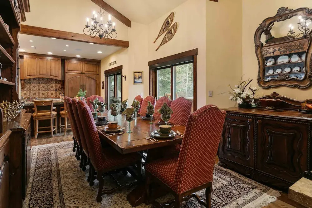 1617 - Six Bedroom plus Den Lakeside 6 Condo