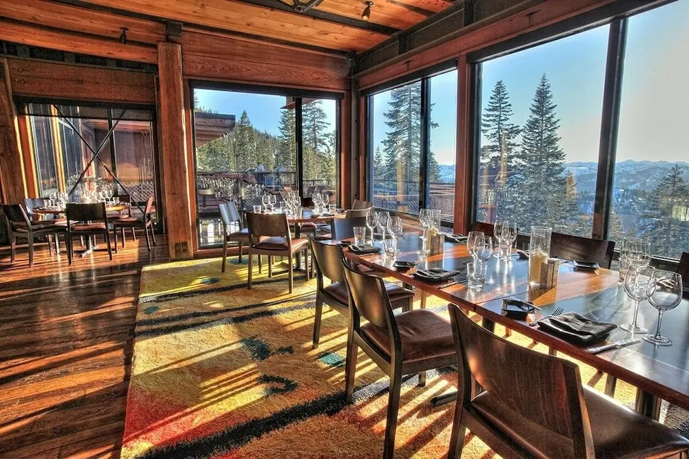 4BR Luxury Truckee Home by RedAwning