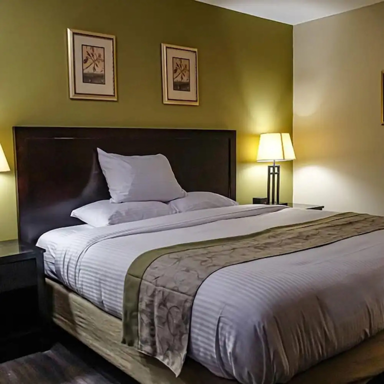 Skyland Motel Inn & Suites
