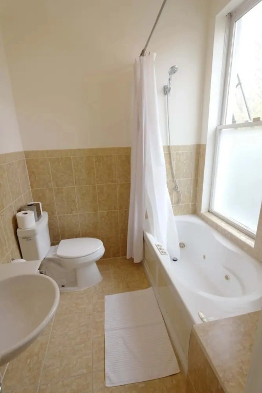 Above Maxwell Wine Bar - Super Central 2bed 2bath