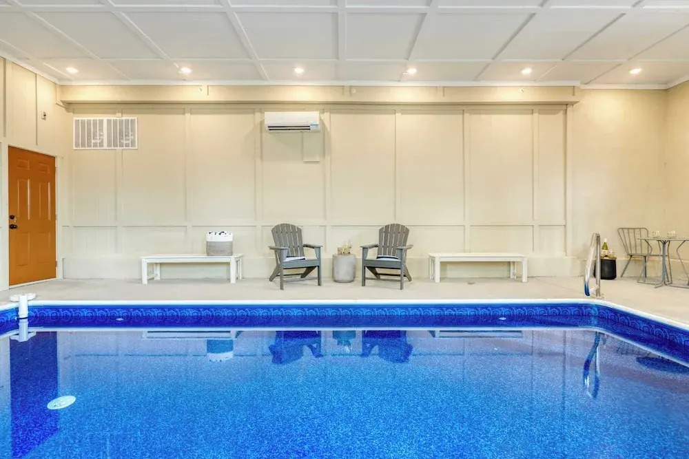 Wilder by Avantstay Group Retreat Pool + Hot Tub + Views Near Pigeon Forge Sleeps 24