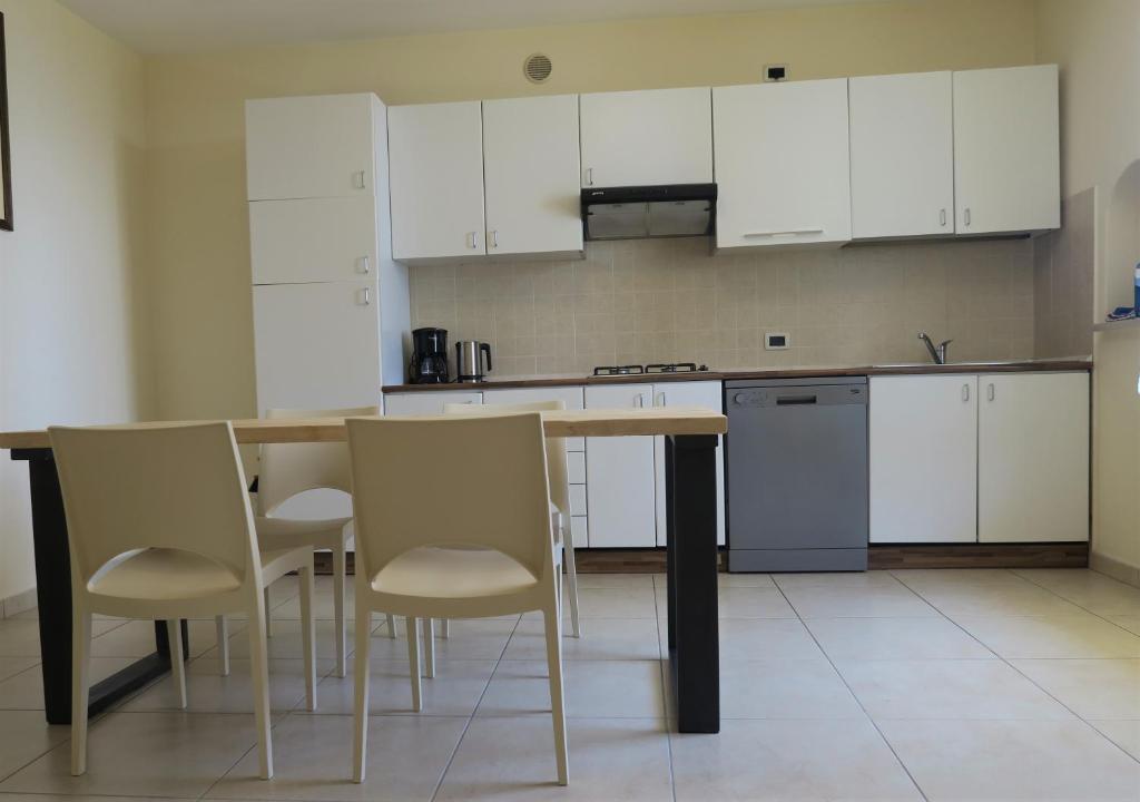 Villa Arianna Lake View Apartments with Pool