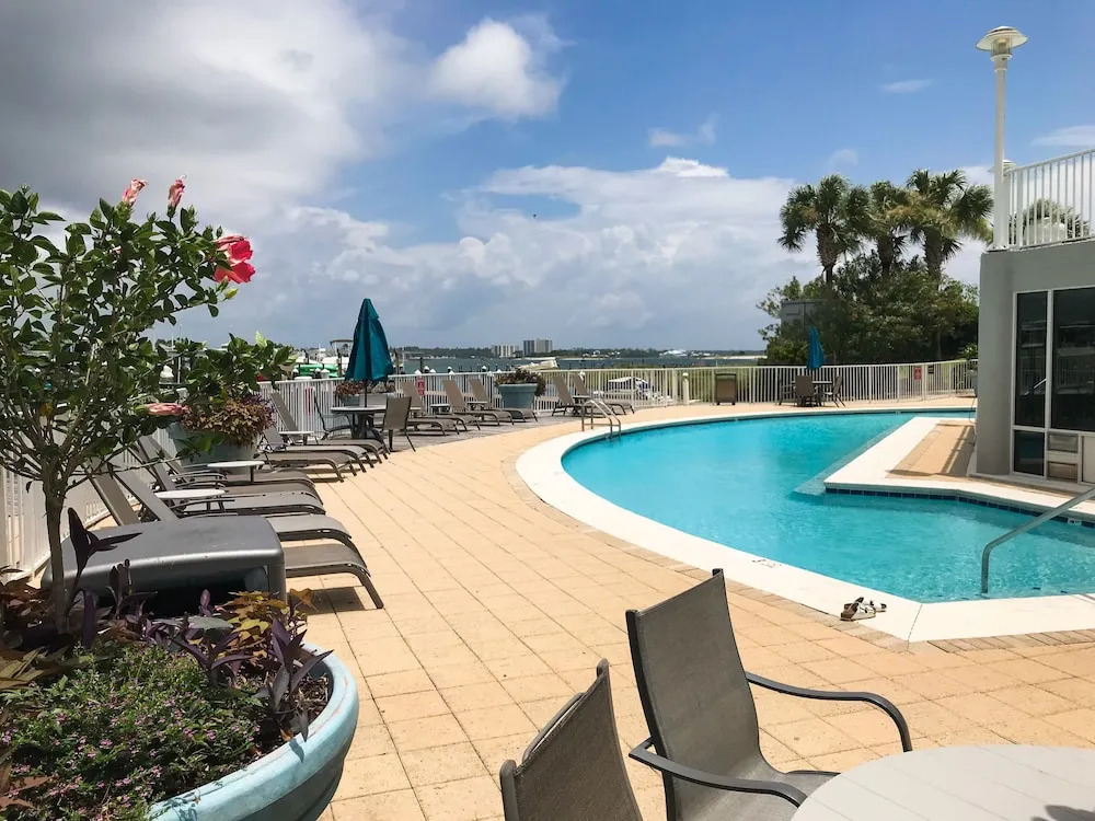 Stylish Bay-view Getaway W/ Pools, Hot Tub & Dock 3 Bedroom Condo