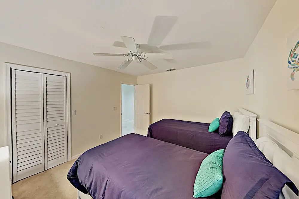 Canal-front W/ Boat Dock & Screened Pool 4 Bedroom Home