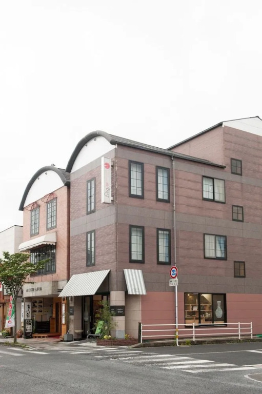Hotel & Condominium airBest