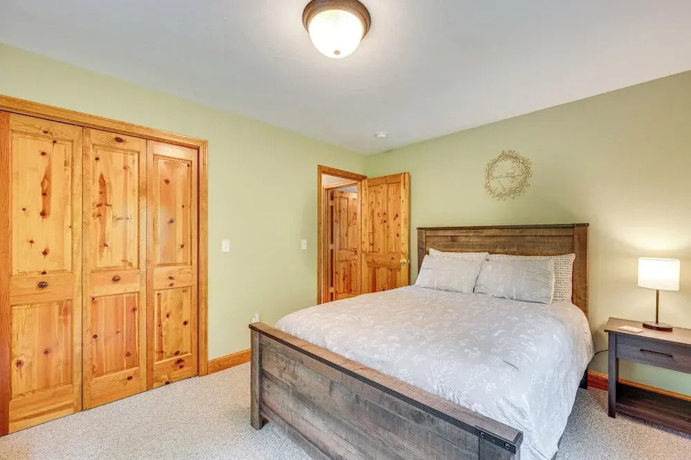 Ski, Hike & Fish: Chalet w/ Hot Tub in Conway