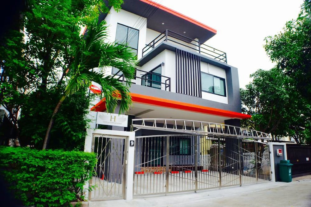 3 Bedroom House @Skytrain